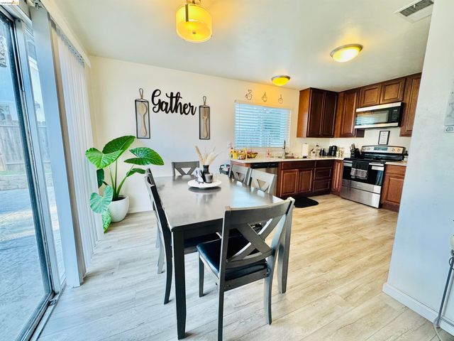 19 Huntington Cir, Pittsburg, CA 94565