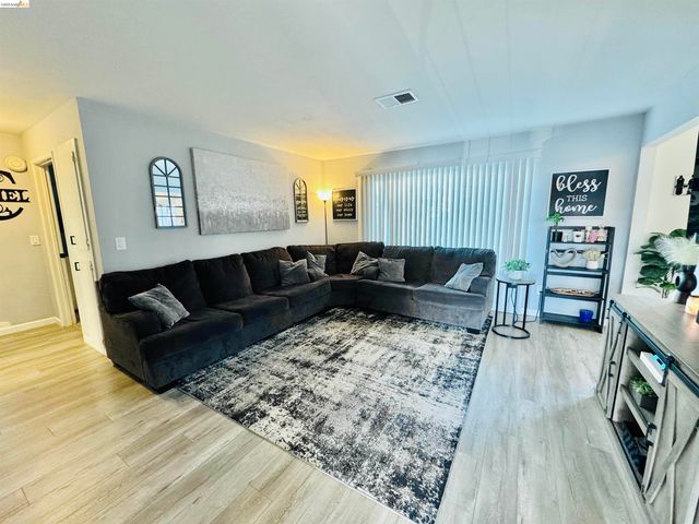 19 Huntington Cir, Pittsburg, CA 94565