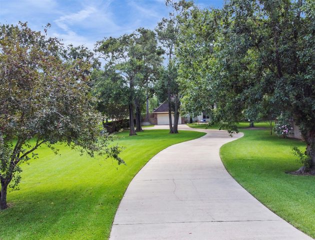1930 Old River Road, Montgomery, TX 77356