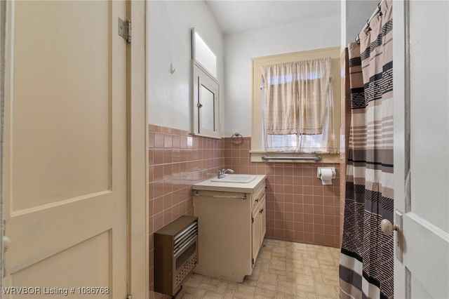 1020 S 16th Street, Fort Smith, AR 72901