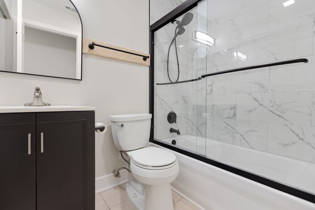 3 N Victoria Lane B, Streamwood, IL 60107