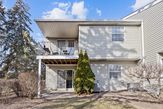 3 N Victoria Lane B, Streamwood, IL 60107