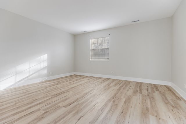 3 N Victoria Lane B, Streamwood, IL 60107