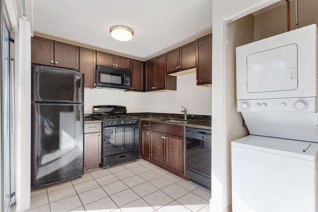 3 N Victoria Lane B, Streamwood, IL 60107