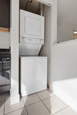 3 N Victoria Lane B, Streamwood, IL 60107