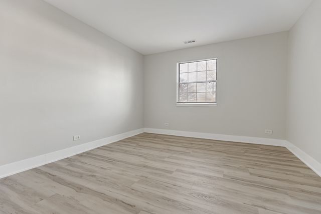 3 N Victoria Lane B, Streamwood, IL 60107