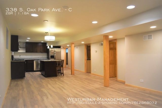338 S Oak Park Avenue C, Oak Park, IL 60302