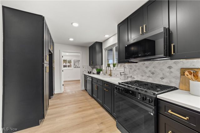 3350 Fairhill Drive, Rocky River, OH 44116