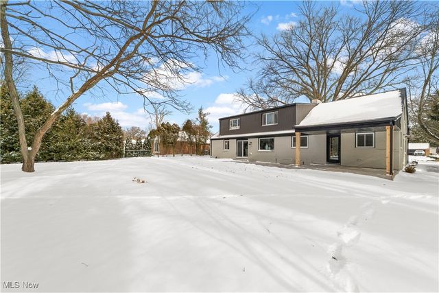 3350 Fairhill Drive, Rocky River, OH 44116