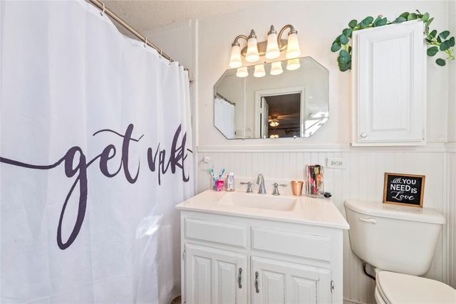 809 12th Avenue N, Texas City, TX 77590