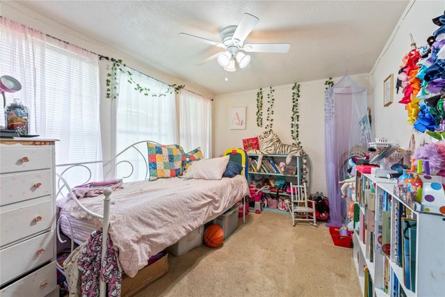 809 12th Avenue N, Texas City, TX 77590