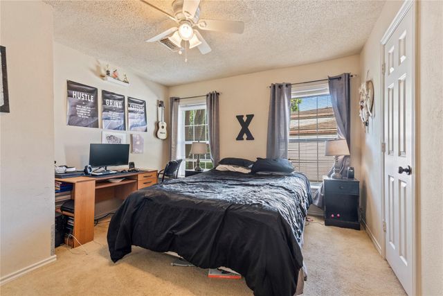 809 12th Avenue N, Texas City, TX 77590