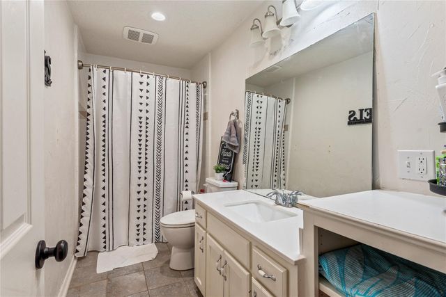 809 12th Avenue N, Texas City, TX 77590