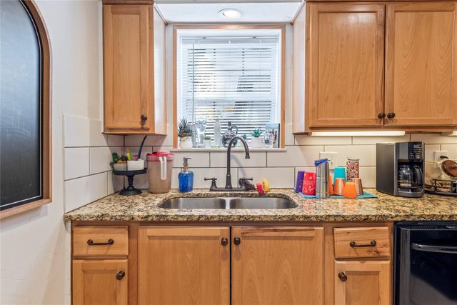 809 12th Avenue N, Texas City, TX 77590