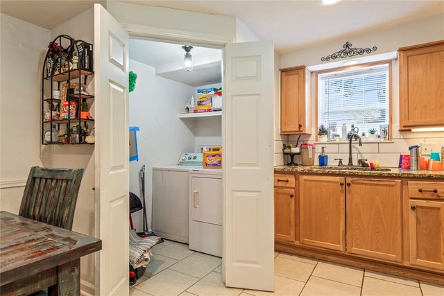 809 12th Avenue N, Texas City, TX 77590