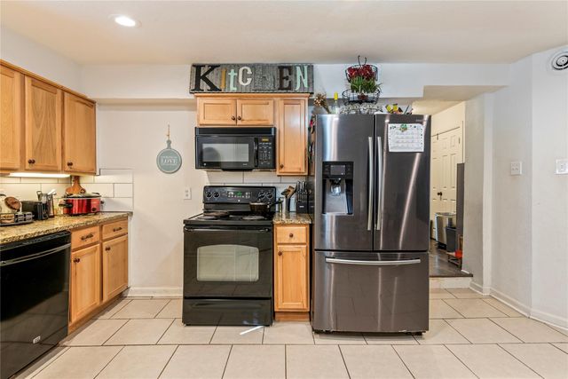 809 12th Avenue N, Texas City, TX 77590