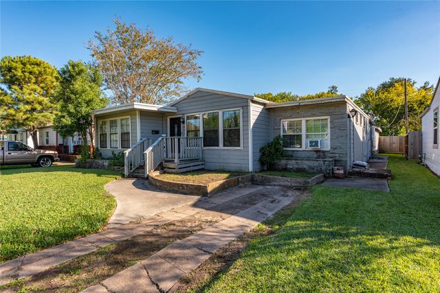 809 12th Avenue N, Texas City, TX 77590