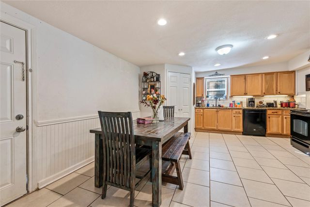 809 12th Avenue N, Texas City, TX 77590