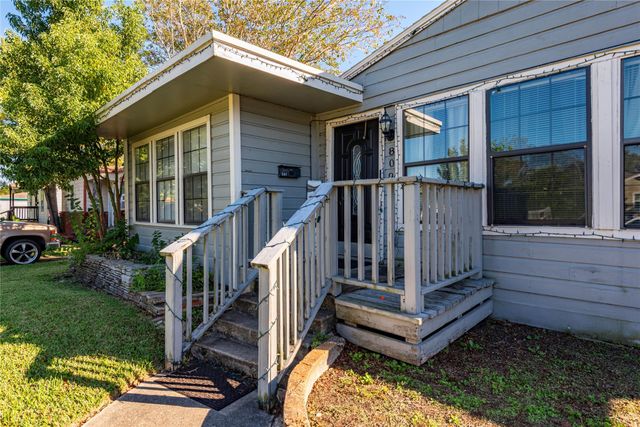 809 12th Avenue N, Texas City, TX 77590