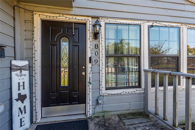 809 12th Avenue N, Texas City, TX 77590