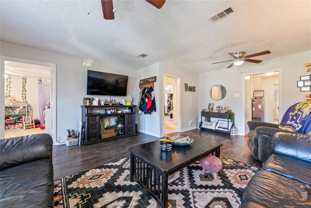 809 12th Avenue N, Texas City, TX 77590