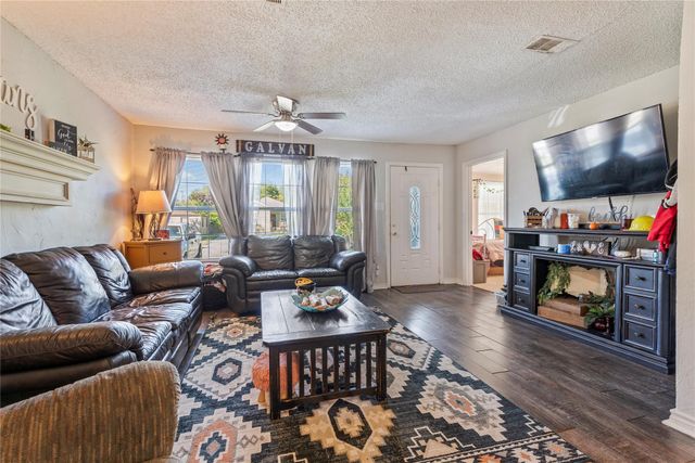 809 12th Avenue N, Texas City, TX 77590