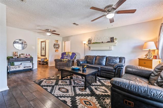 809 12th Avenue N, Texas City, TX 77590