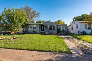 809 12th Avenue N, Texas City, TX 77590