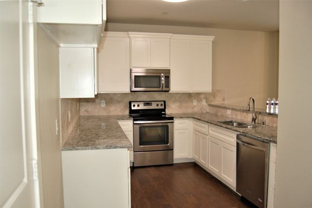 213 Lily Lane, Lewisville, TX 75057