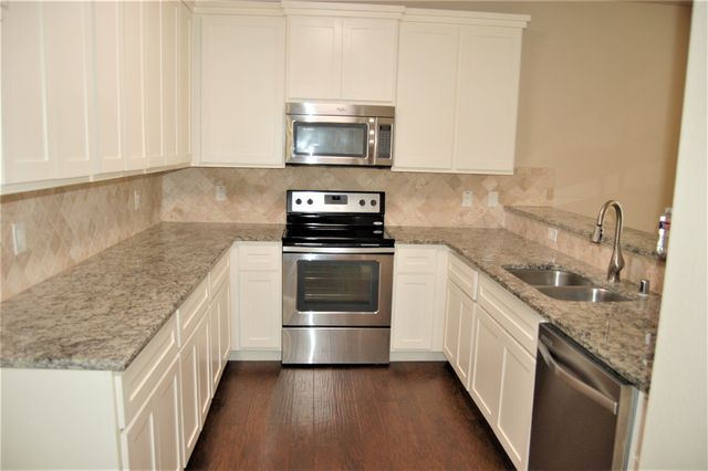 213 Lily Lane, Lewisville, TX 75057