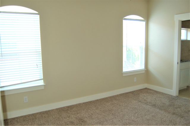 213 Lily Lane, Lewisville, TX 75057
