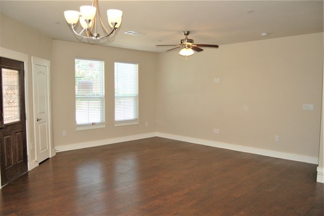 213 Lily Lane, Lewisville, TX 75057