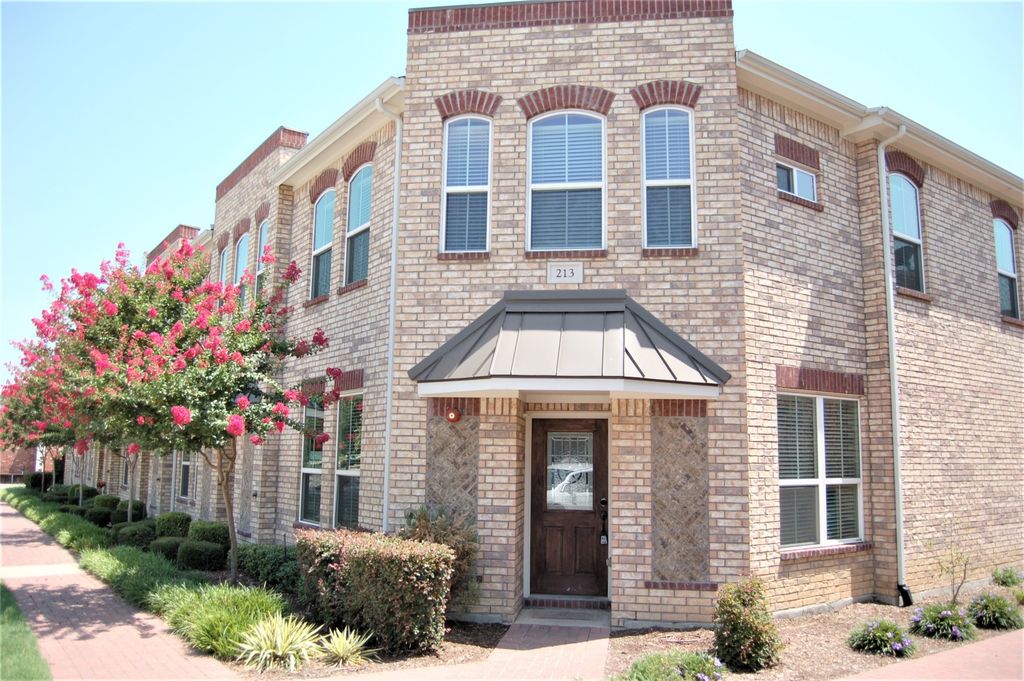 213 Lily Lane, Lewisville, TX 75057