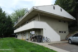 S 912 21st Ave, Yakima, WA 98902