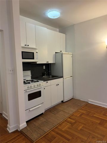41-41 41st Street 5N, Sunnyside, NY 11104