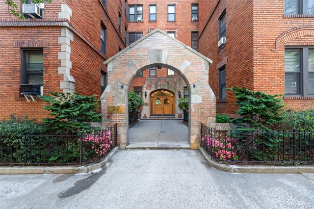41-41 41st Street 5N, Sunnyside, NY 11104