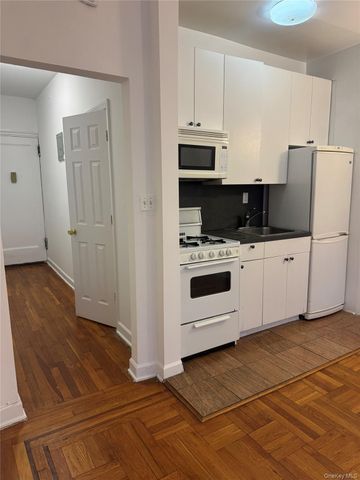 41-41 41st Street 5N, Sunnyside, NY 11104