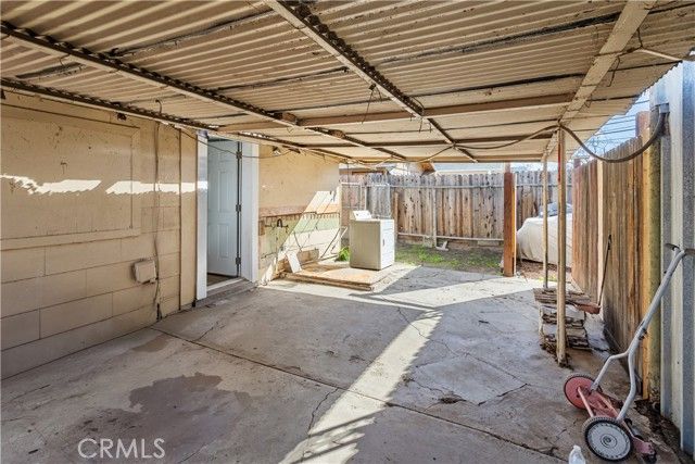 2521 P, Bakersfield, CA 93301