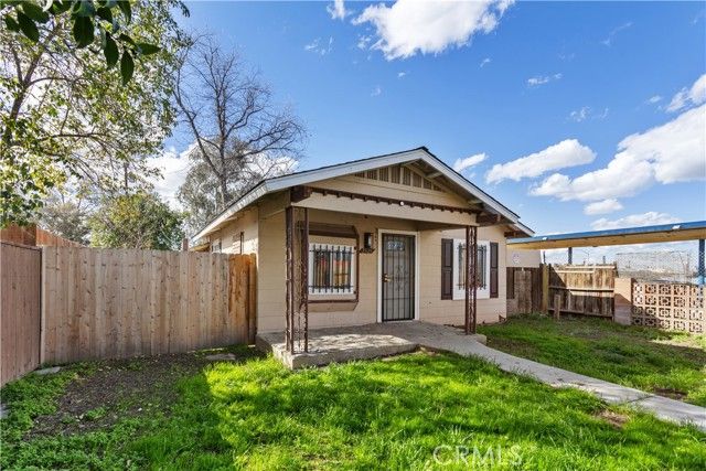 2521 P, Bakersfield, CA 93301