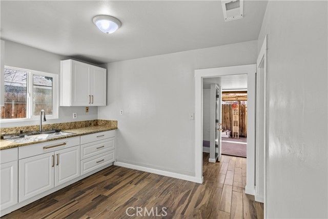 2521 P, Bakersfield, CA 93301