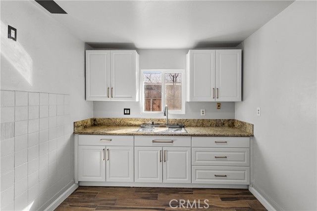 2521 P, Bakersfield, CA 93301