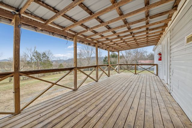 9 Cordell Hull Ln, Elmwood, TN 38560