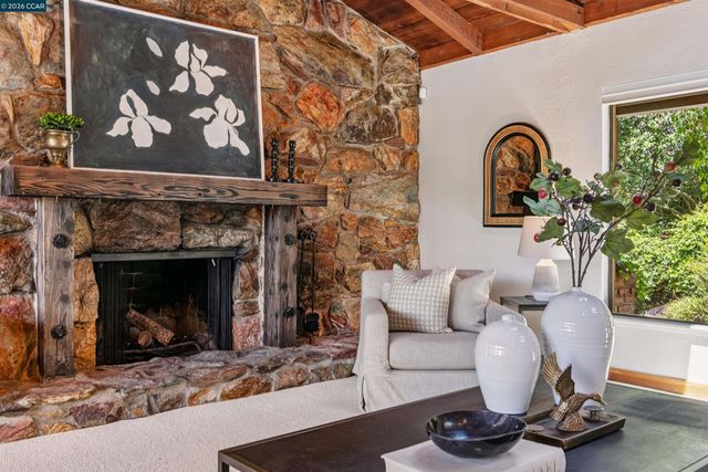 90 Overhill Rd, Orinda, CA 94563
