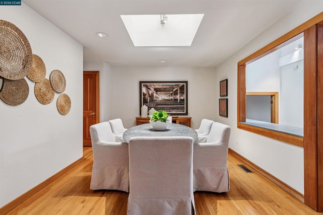 90 Overhill Rd, Orinda, CA 94563