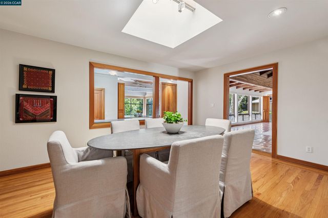 90 Overhill Rd, Orinda, CA 94563