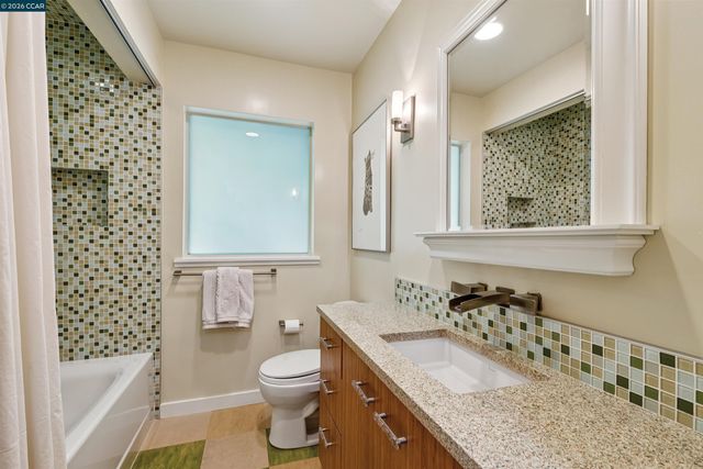 90 Overhill Rd, Orinda, CA 94563