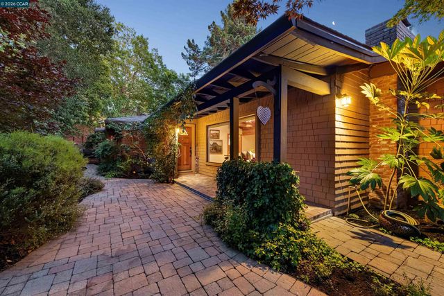 90 Overhill Rd, Orinda, CA 94563