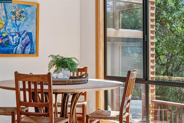 90 Overhill Rd, Orinda, CA 94563