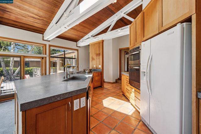 90 Overhill Rd, Orinda, CA 94563