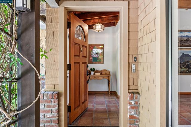 90 Overhill Rd, Orinda, CA 94563